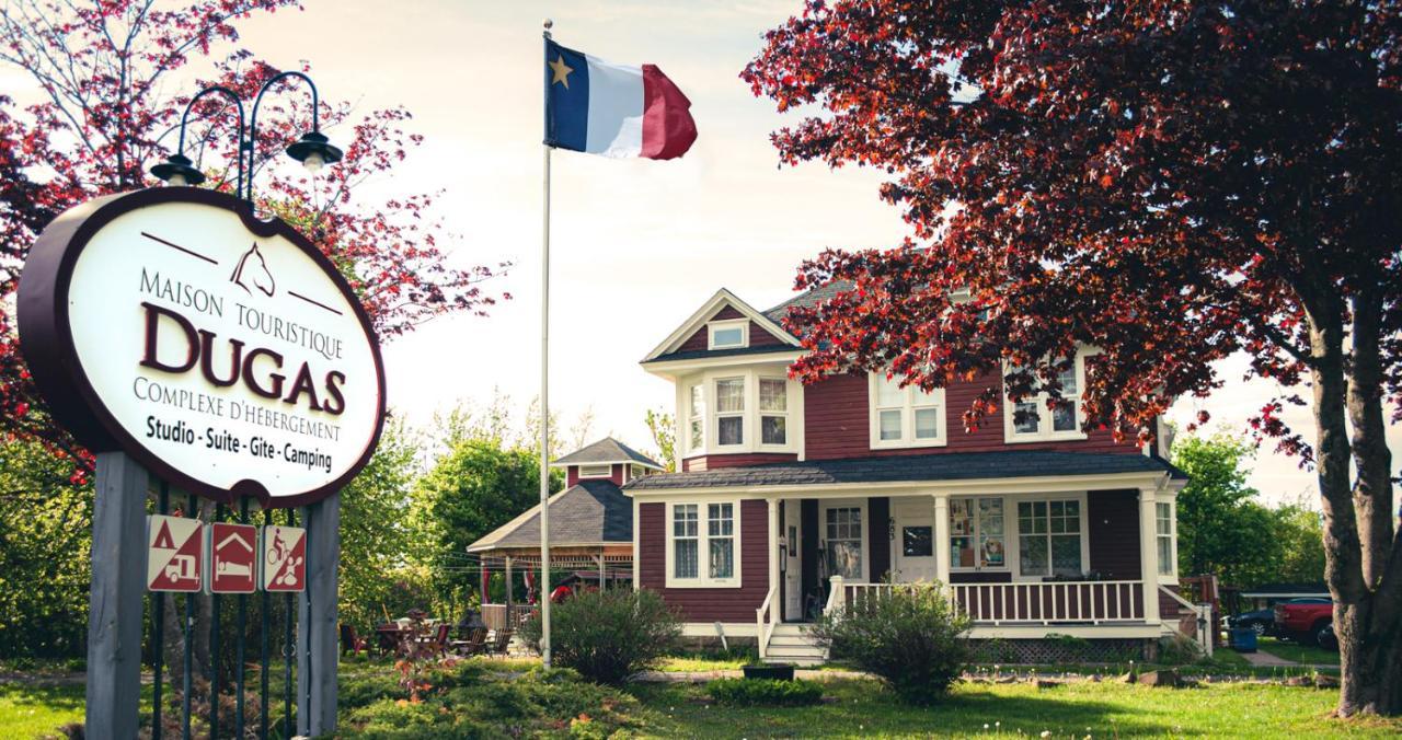 Complexe D'Hebergement La Maison Touristique Dugas Caraquet Exterior foto